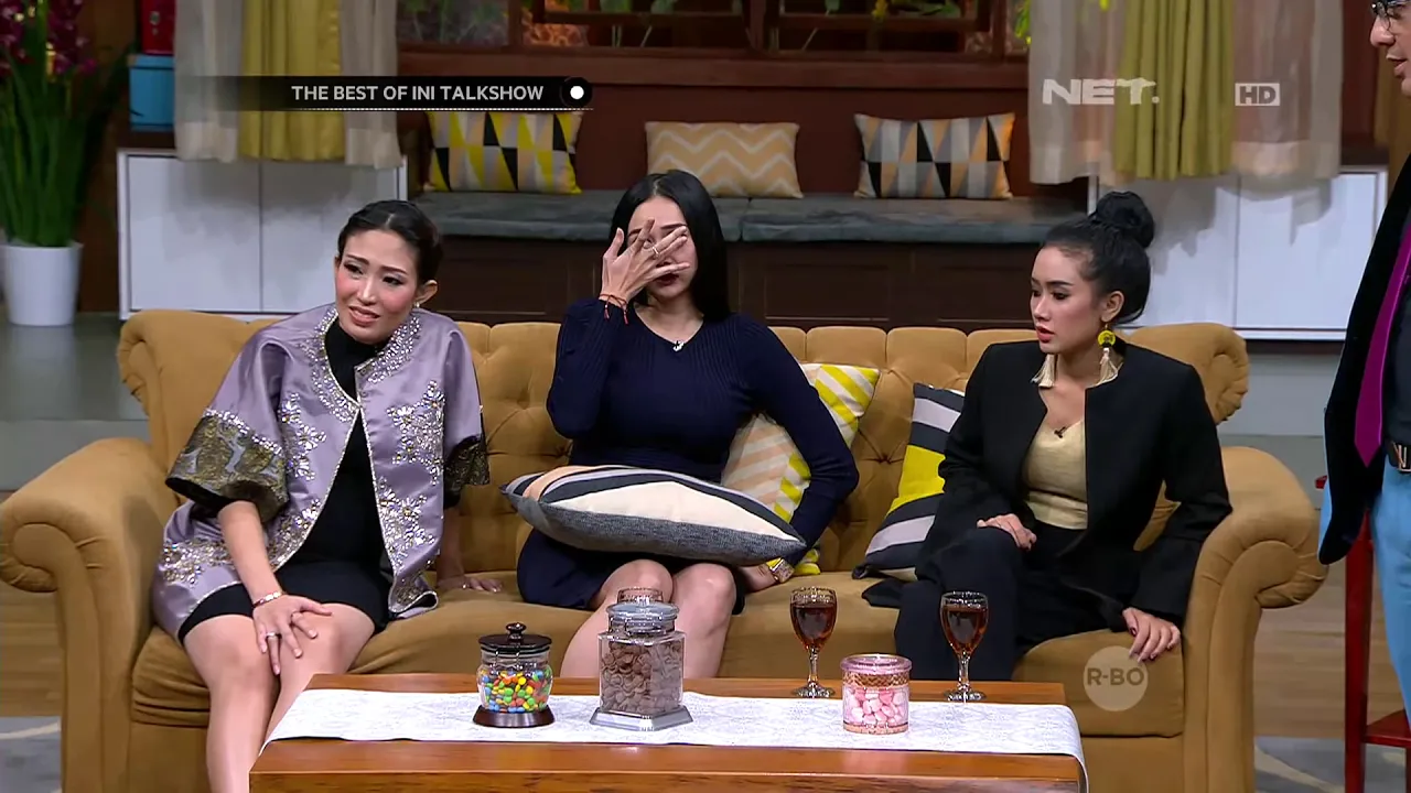 Aura Kasih Menangis Karena Pak Tarjo - The Best of Ini Talk Show background