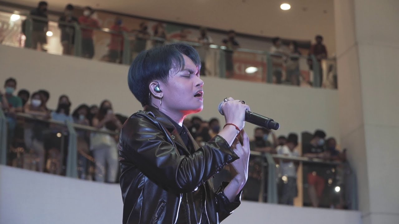 Ace Banzuelo - "Walang Himala" | Live in Trinoma background