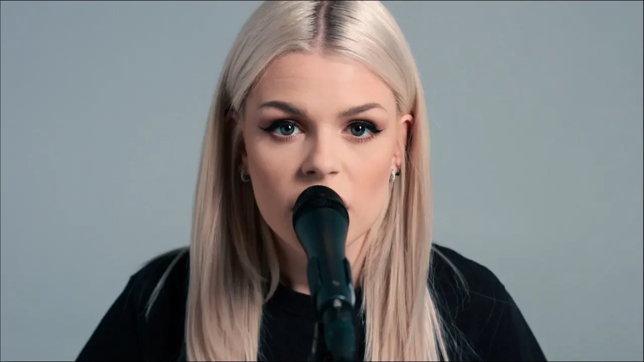 Someone You Loved - Lewis Capaldi (Cover By: Davina Michelle) backdrop