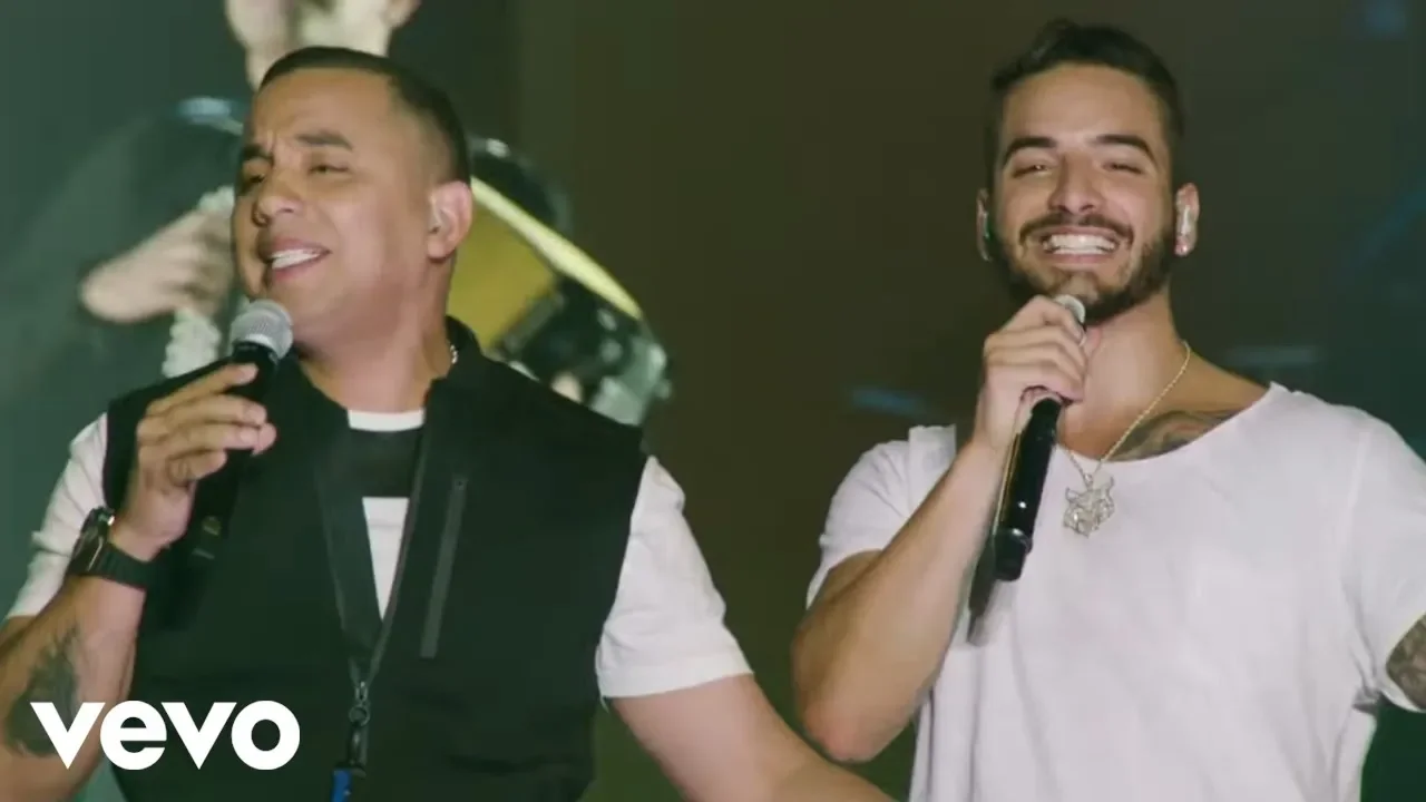 Felipe Peláez - Vivo Pensando En Ti (En Vivo) ft. Maluma background