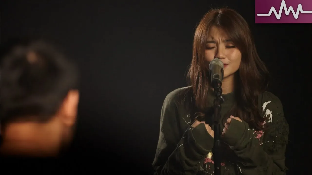 Bukannya Aku Takut - Ariel Noah (feat Mirriam Eka) background