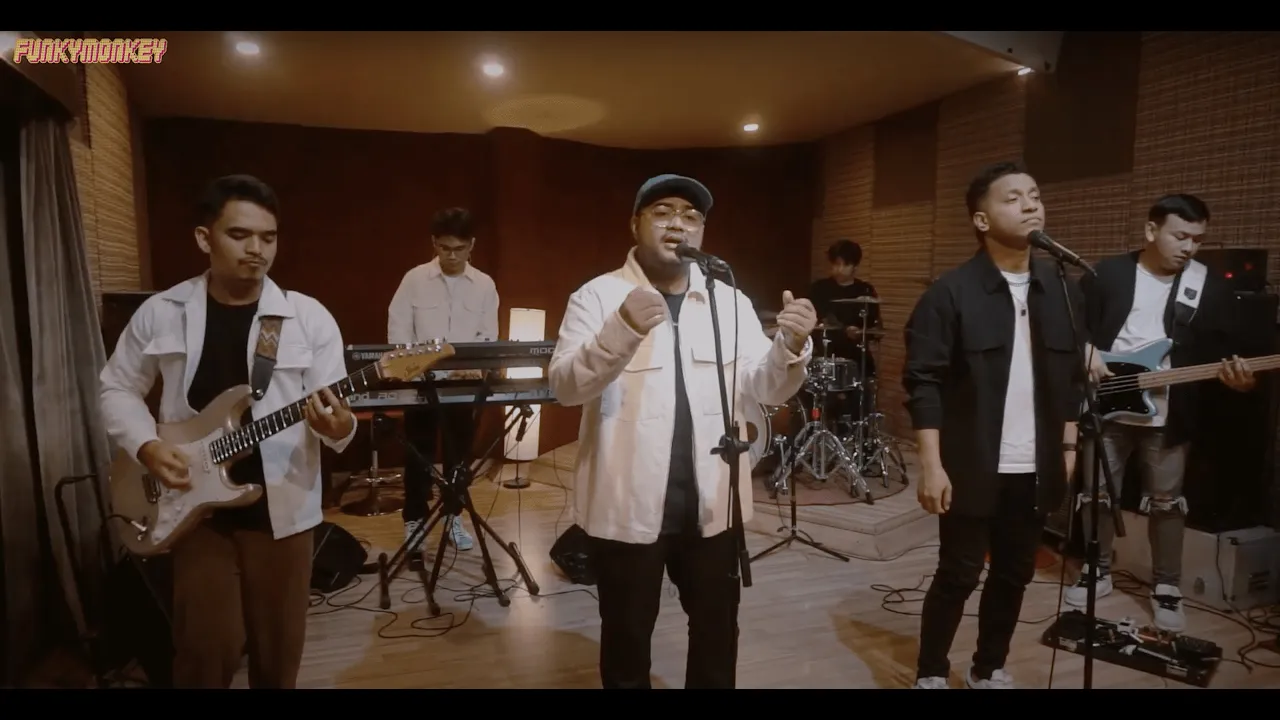 MAHALINI - MELAWAN RESTU , MAHEN - PURA-PURA LUPA (Medley Cover By Funky Monkey) background
