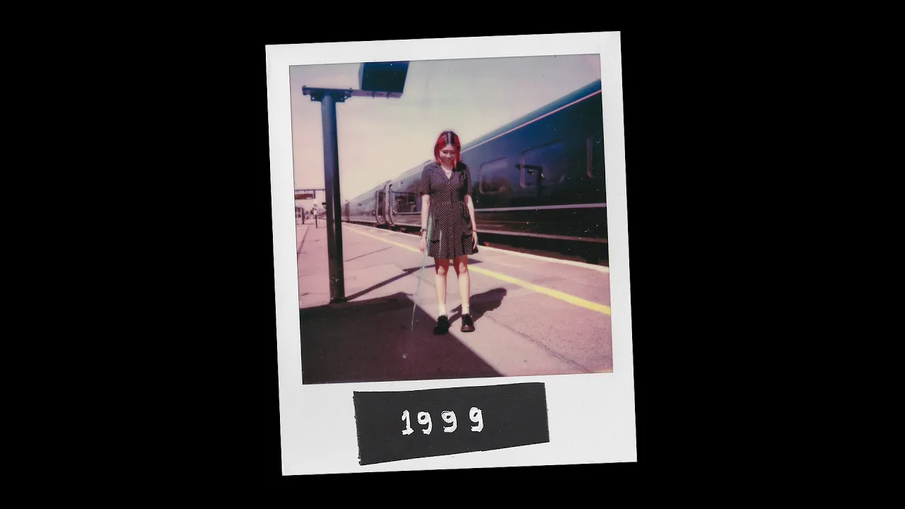 Beabadoobee - 1999 background