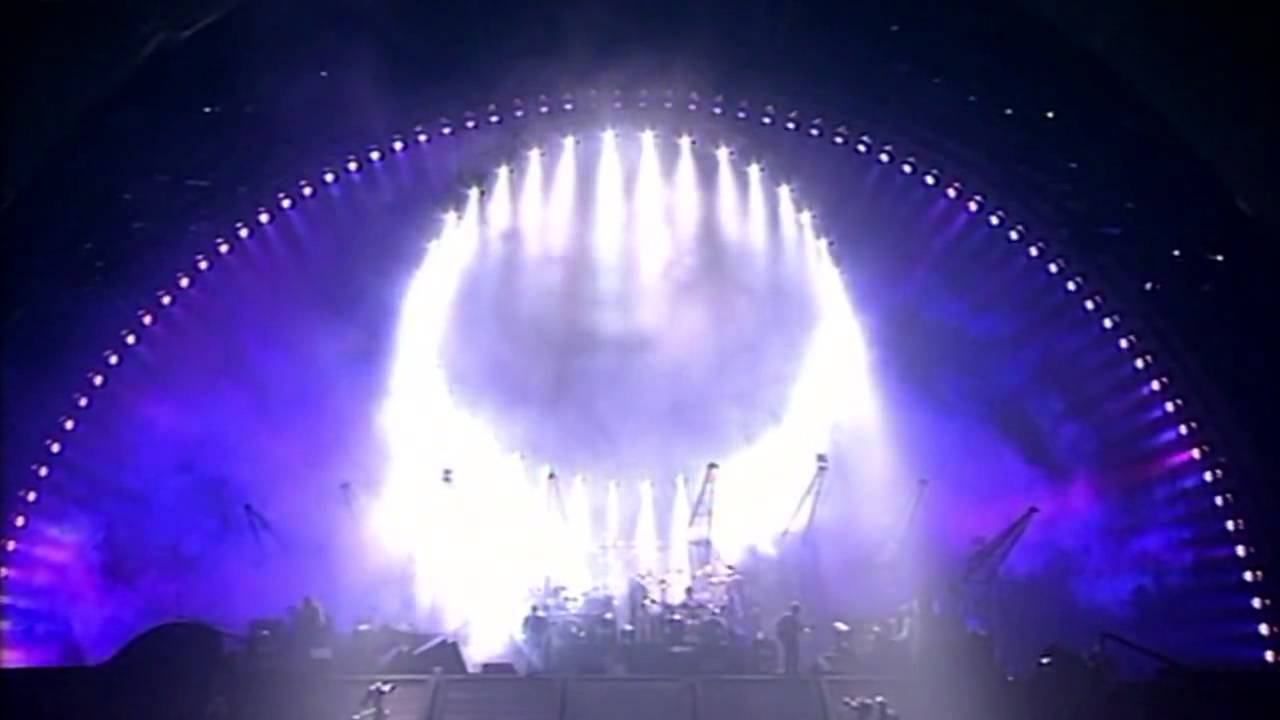 Pink Floyd - Comfortably Numb - pulse concert performance 1994 backdrop