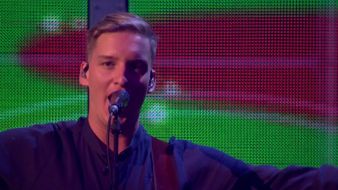 George Ezra ft The Hot 8 Brass Band – Shotgun (Live at the BRIT Awards 2019) background