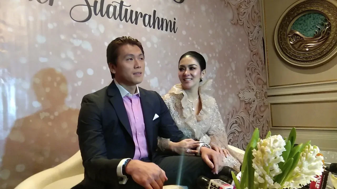 #SELEB - SYAHRINI DAN REINO GELAR DINNER SILATURAHMI "Luna Maya Diundang Juga" (2019) | Watch on Movi47