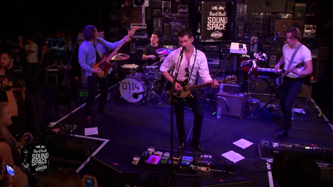 Arctic Monkeys - R U Mine (Live)