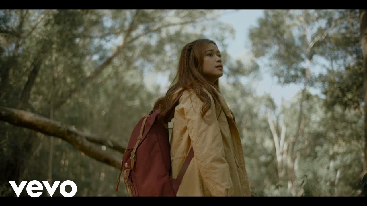 Brisia Jodie - Kedua Kalinya (Official Music Video) backdrop