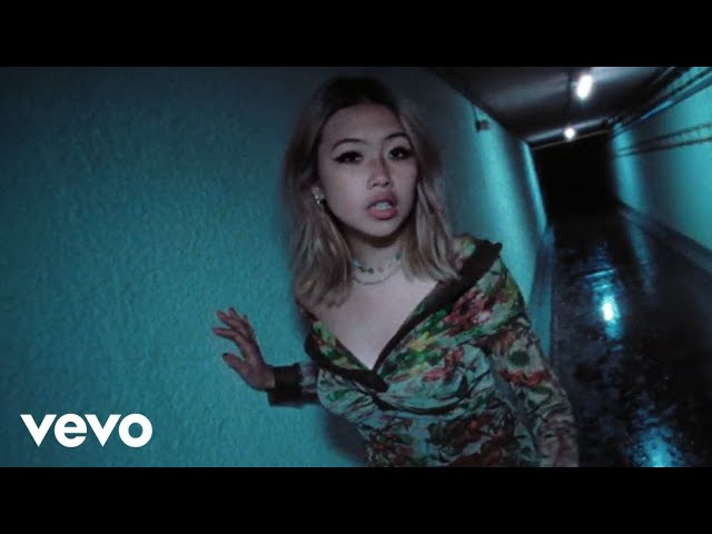 beabadoobee - Sorry (Official Video) background