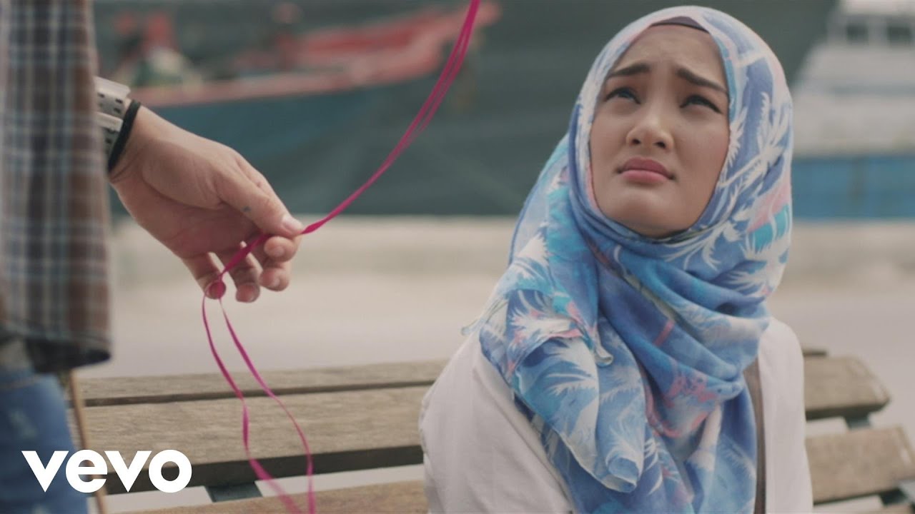 Fatin - Percaya ((Official Music Video From Dreams Original Music Picture Soundtrack)) background