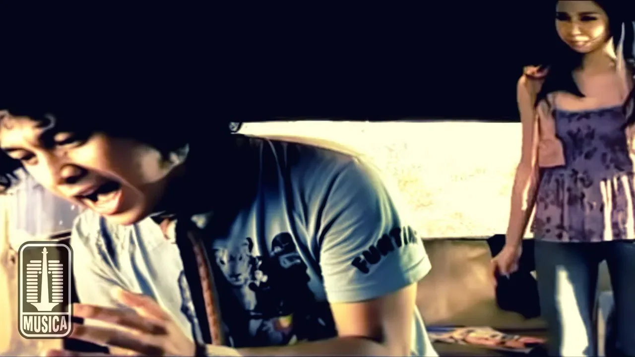 NIDJI - Hapus Aku (Official Music Video) background