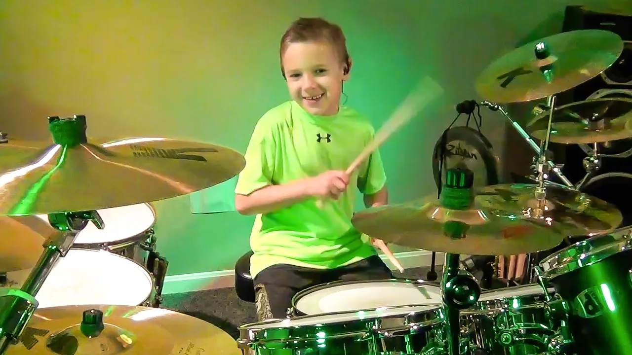 Dire Straits - Money For Nothing (7 year old Drummer)