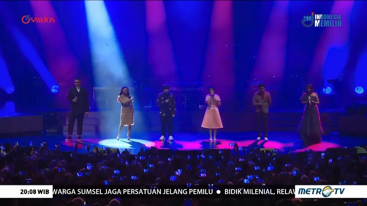 Arsy Widianto, Brisia Jodie, Tulus, Rossa, Glenn Fredly dan BCL - Dengan Caraku background