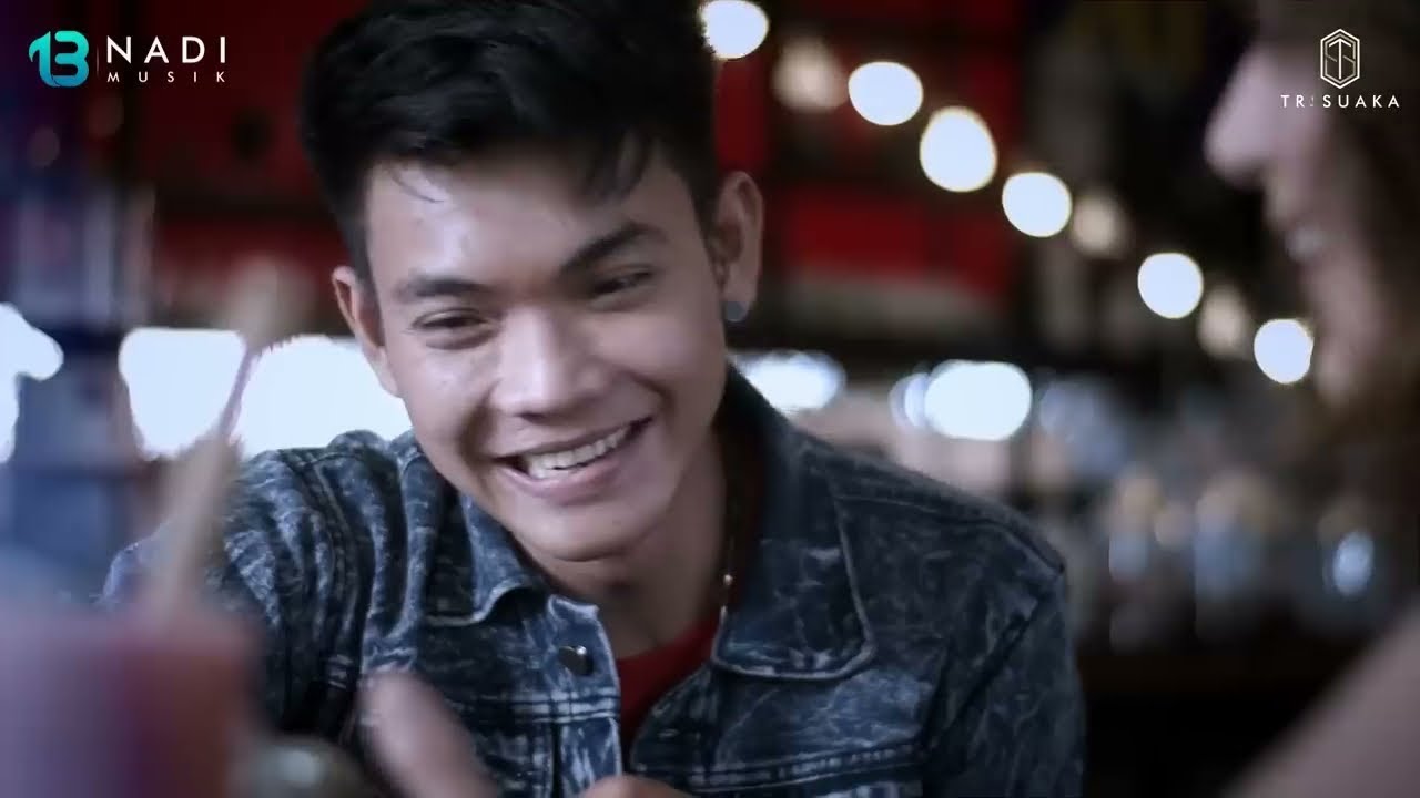 Tri Suaka - Menua Bersamamu (Official Music Video) backdrop
