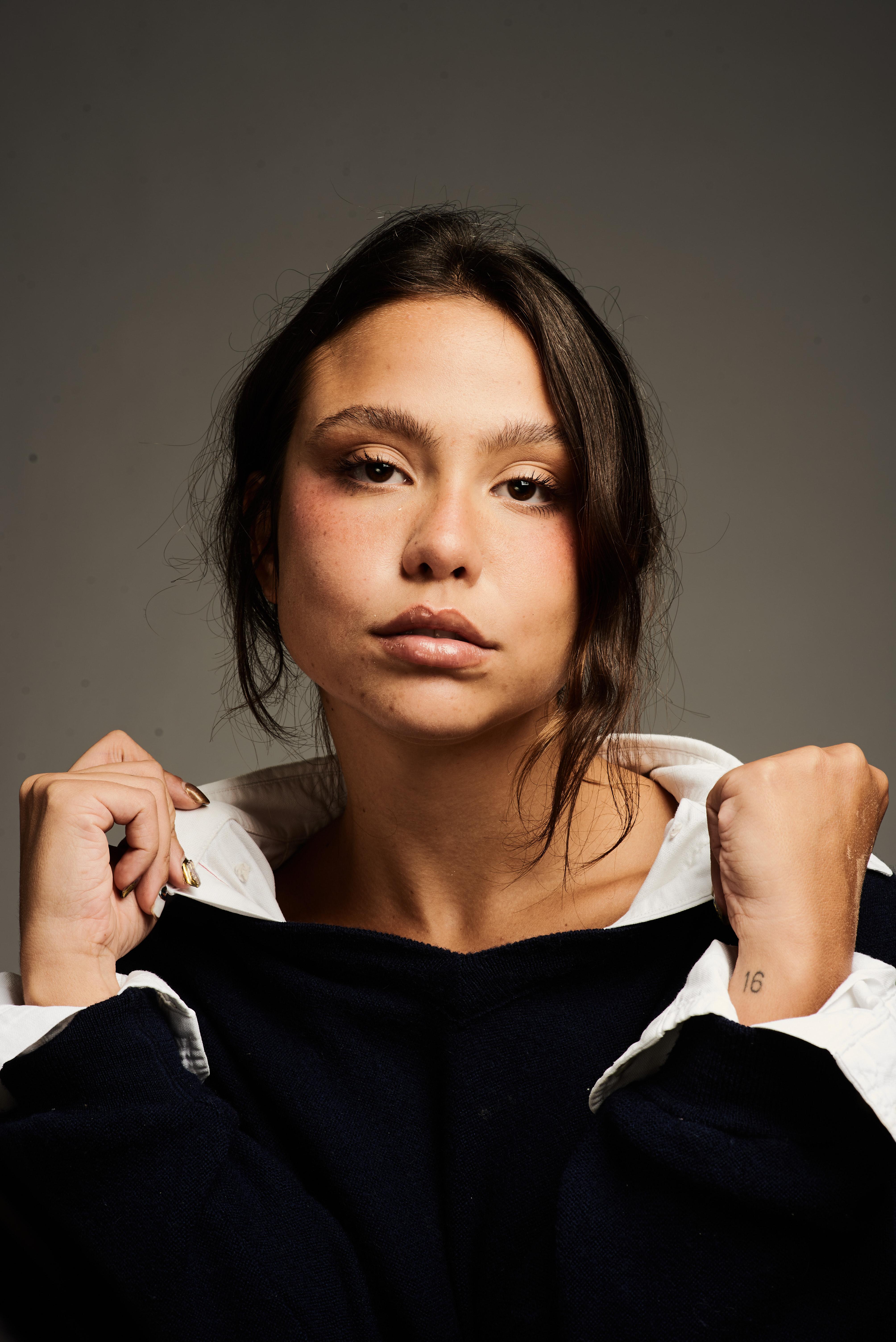 actor Bruna Carvalho large photo