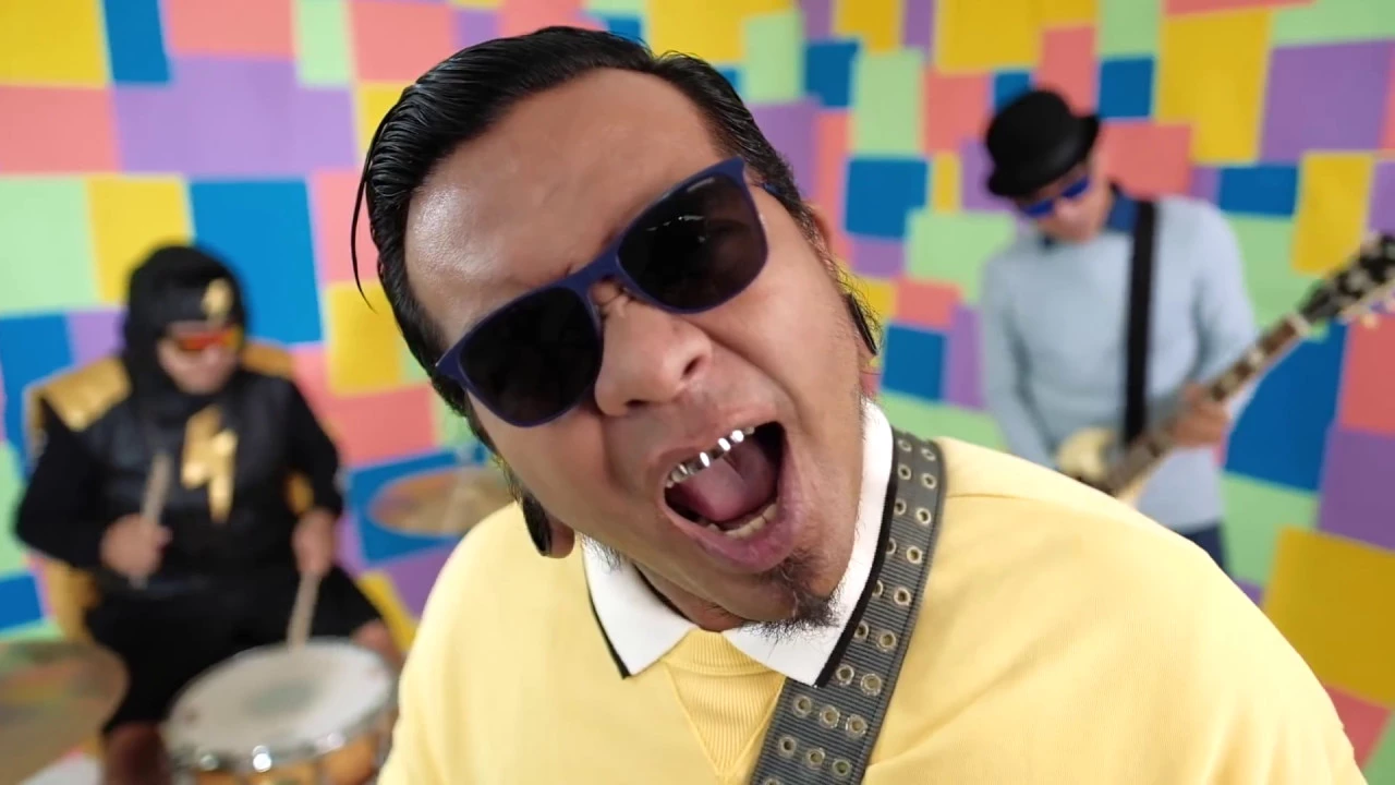 Endank Soekamti - Waktu (Official Music Video) background