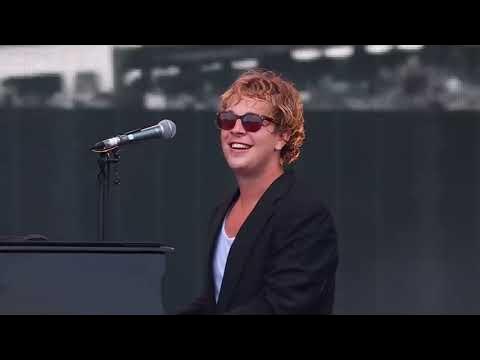 Tom Odell Another love Live at Pukkelpop 2023 background