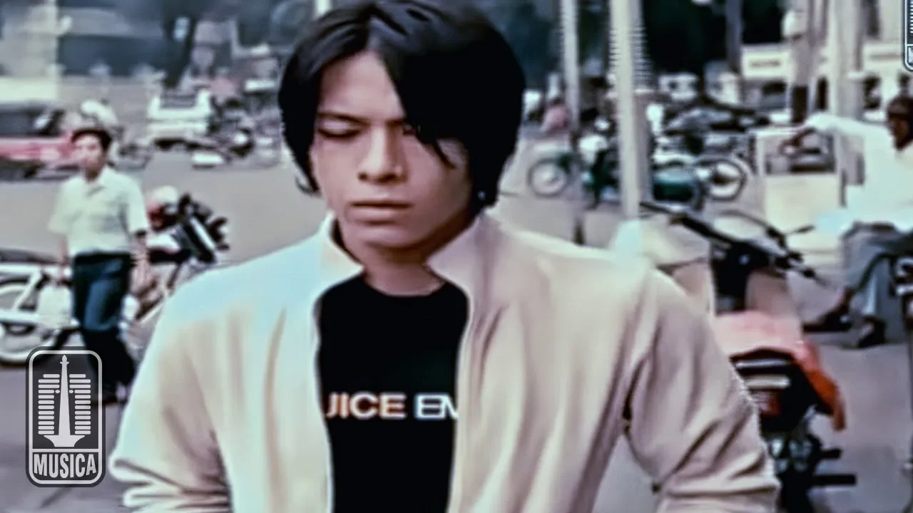 Peterpan - Yang Terdalam (Official Music Video) background