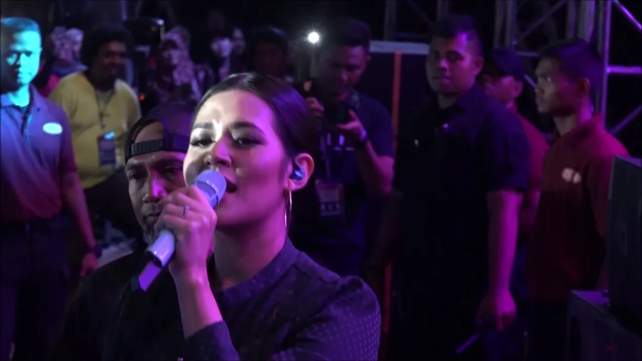 Raisa - Mantan Terindah (Live at PLAYLIST LIVE FESTIVAL 2019) background