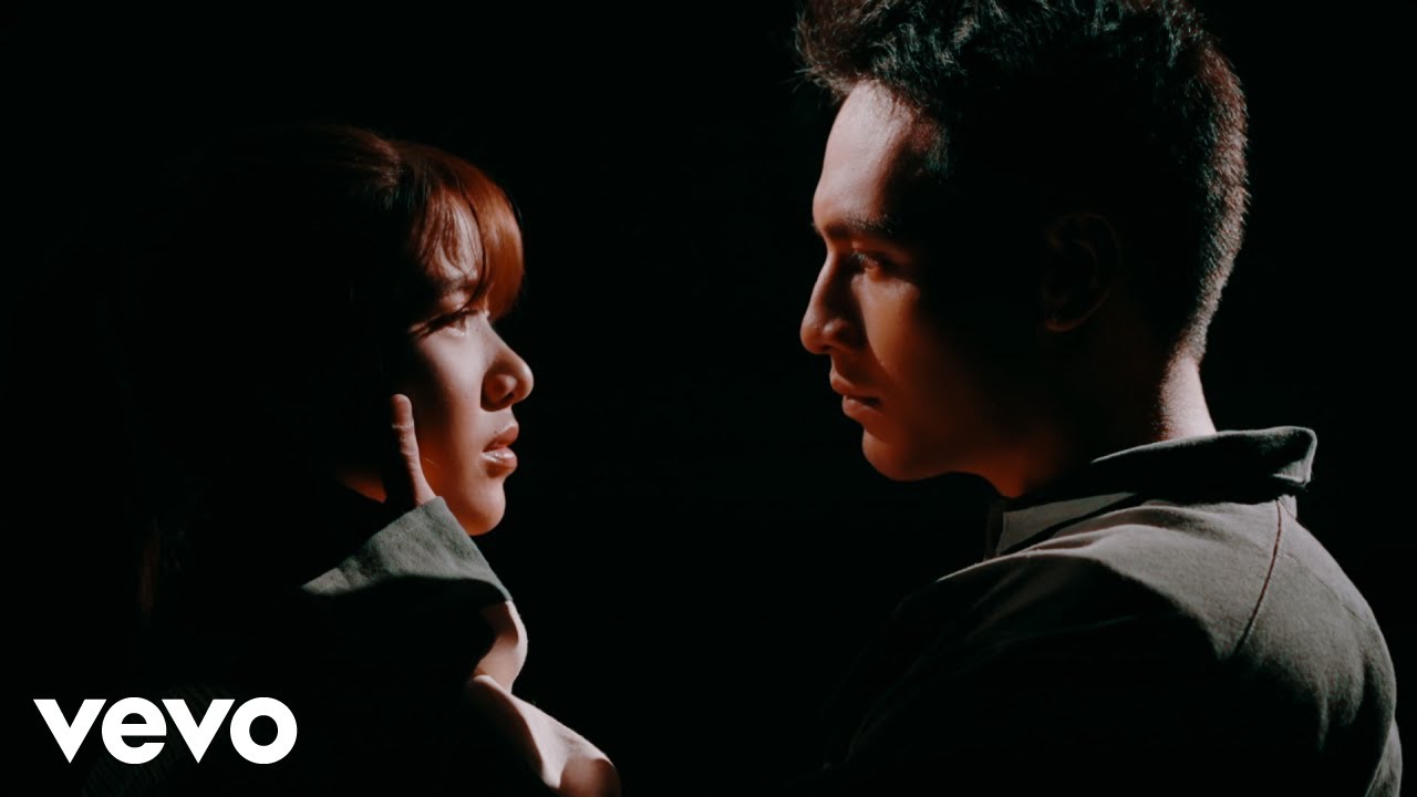 Tiara Andini - Merasa Indah (Official Music Video) background