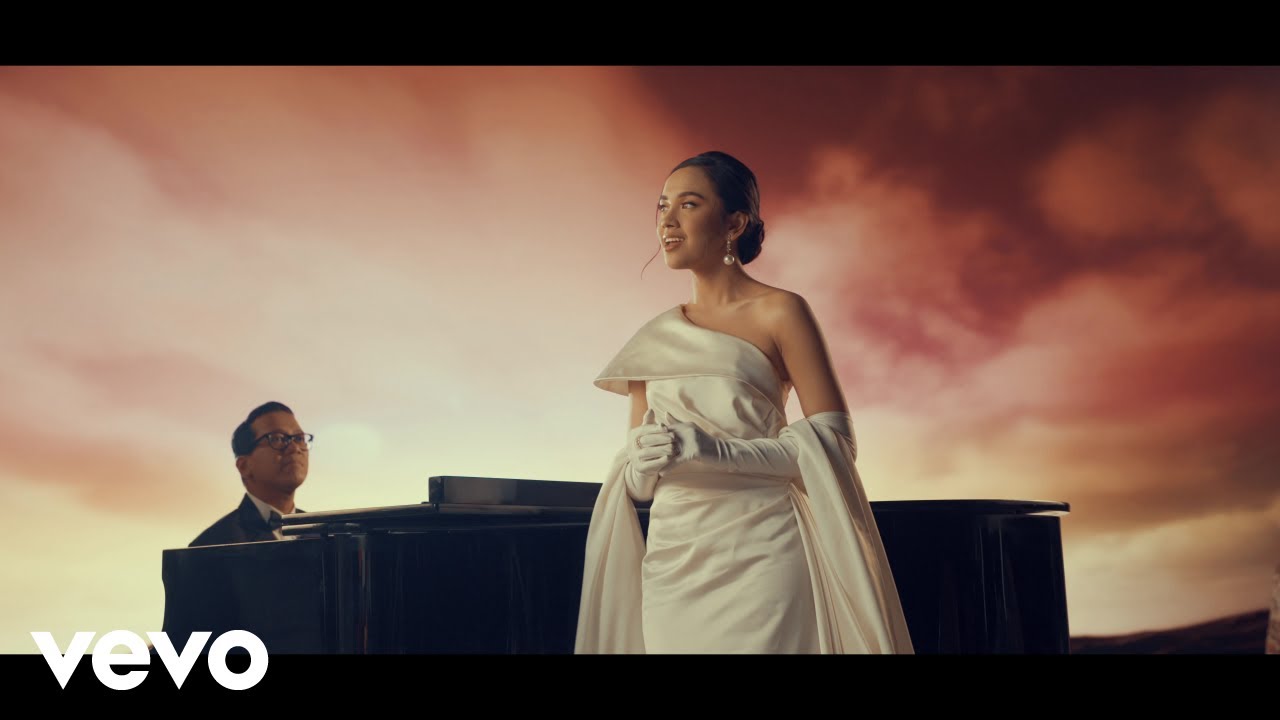Lyodra, Andi Rianto - Sang Dewi (Official Music Video) background