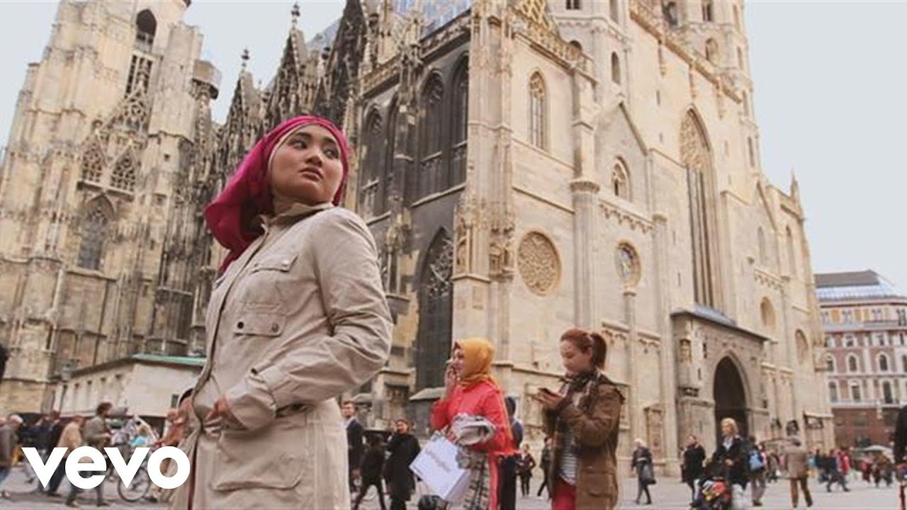 Fatin - Dia Dia Dia (Video Clip) background
