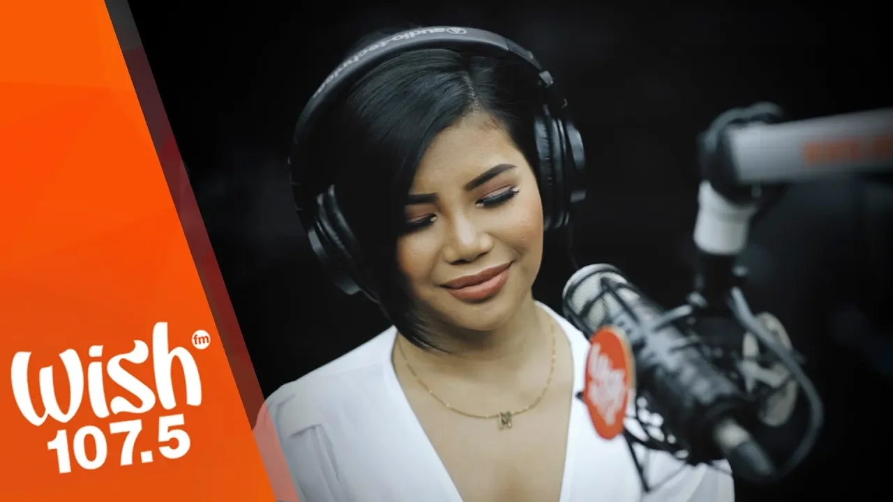 Katrina Velarde performs "Magkaibang Mundo" LIVE on Wish 107.5 Bus background