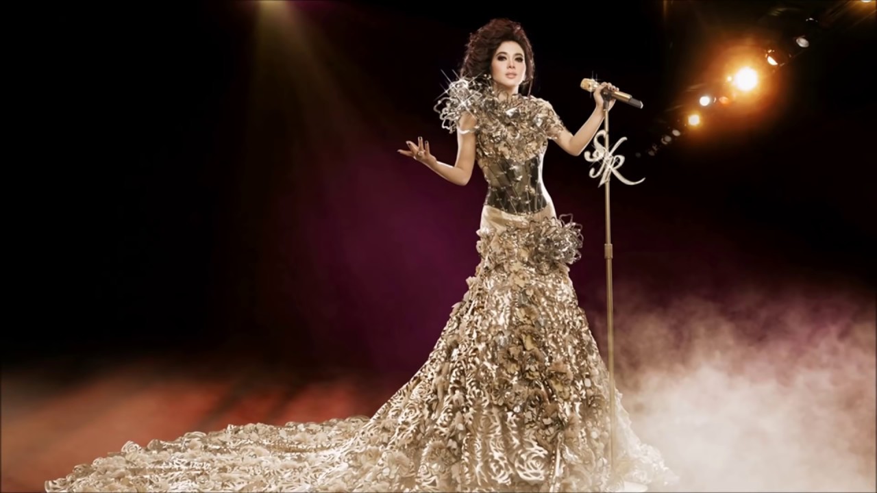 Syahrini - Cetar (Official Lyric Video) background