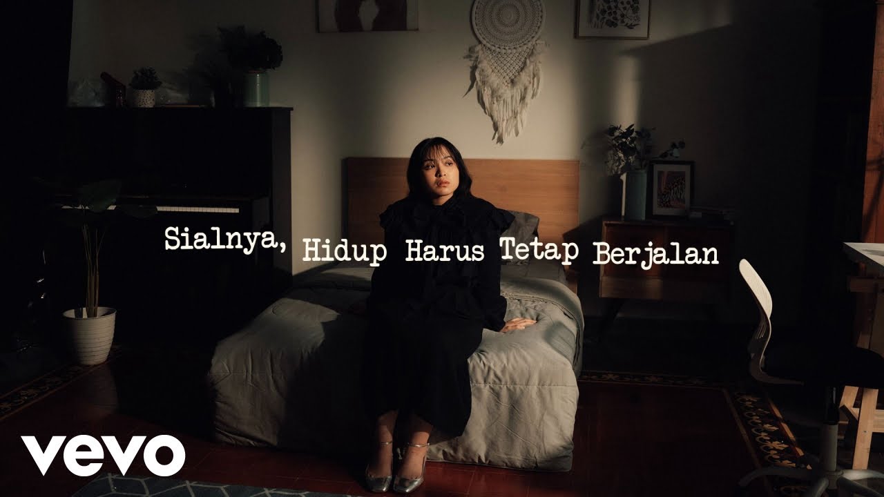 Bernadya - Sialnya, Hidup Harus Tetap Berjalan (Official Video)