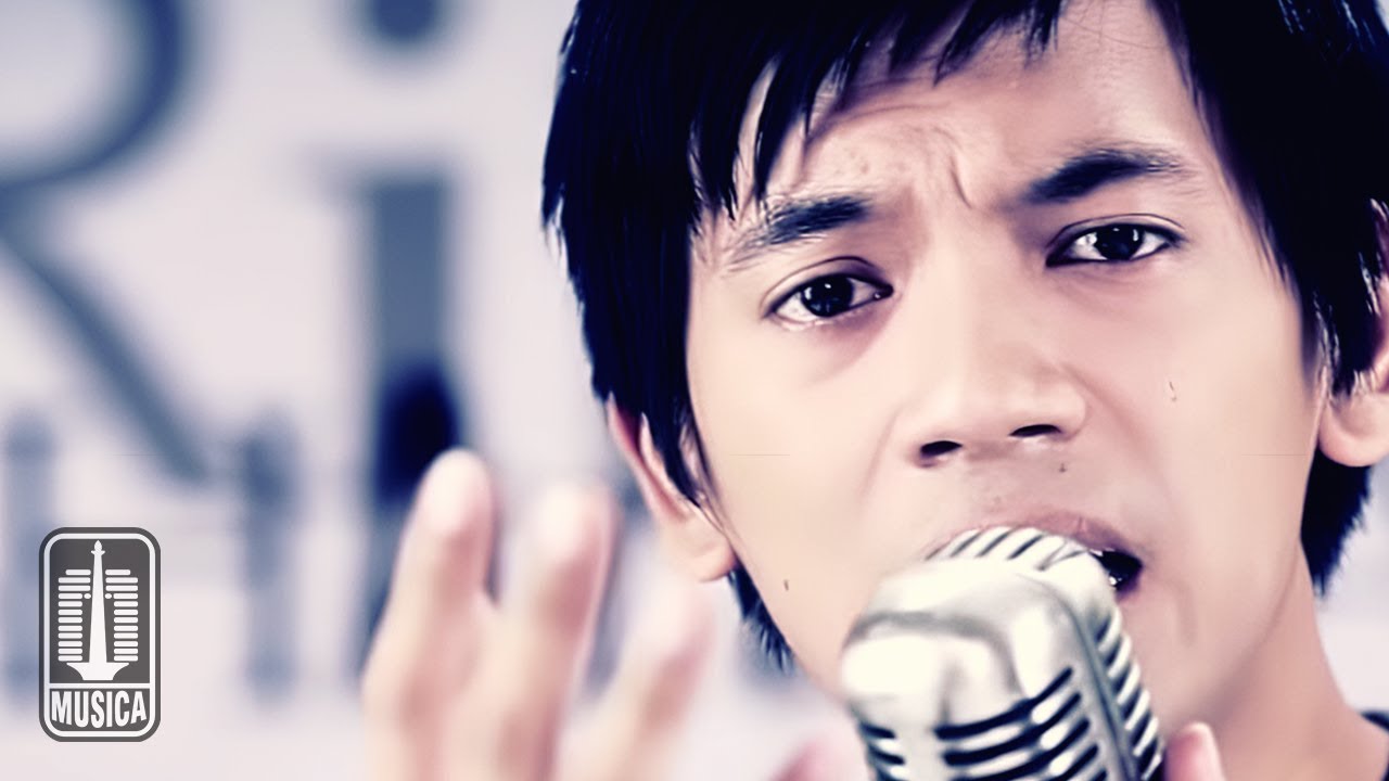 D'MASIV - Kau Yang Ku Sayang (Official Music Video) background