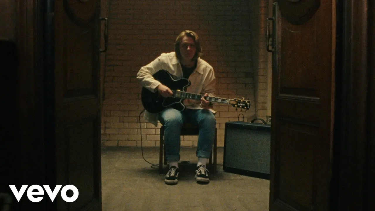 Lewis Capaldi - Someone You Loved (Live At The London Road Fire Station, Manchester, 2018) background