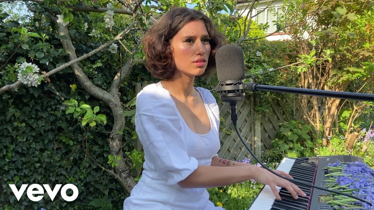 Regard, RAYE - Secrets (Garden Acoustic Version) background
