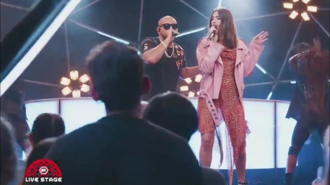 Sean Paul - No Lie Feat. Dua Lipa (On MTV LIVE STAGE) background