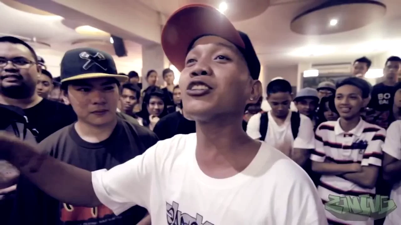 FlipTop - Smugglaz vs Caliber background