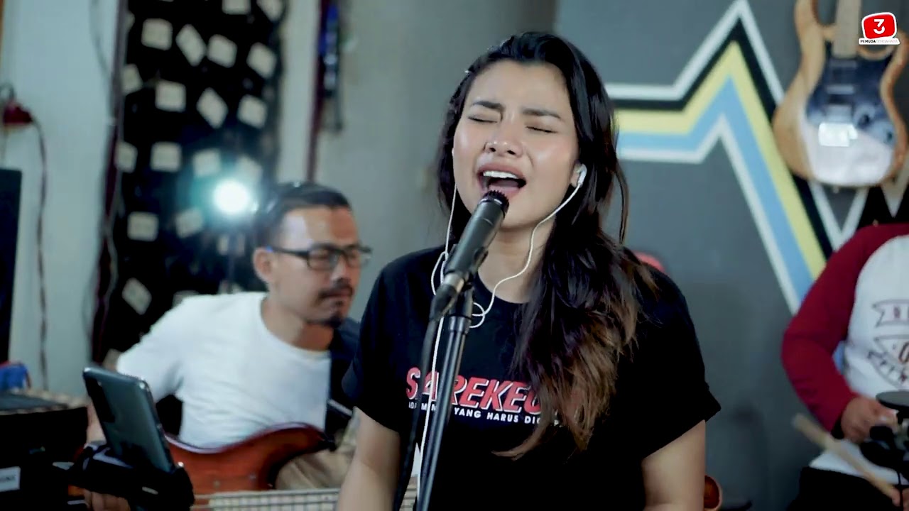 TERATAI (COVER - DELISA HERLINA & 3 PEMUDA BERBAHAYA) background