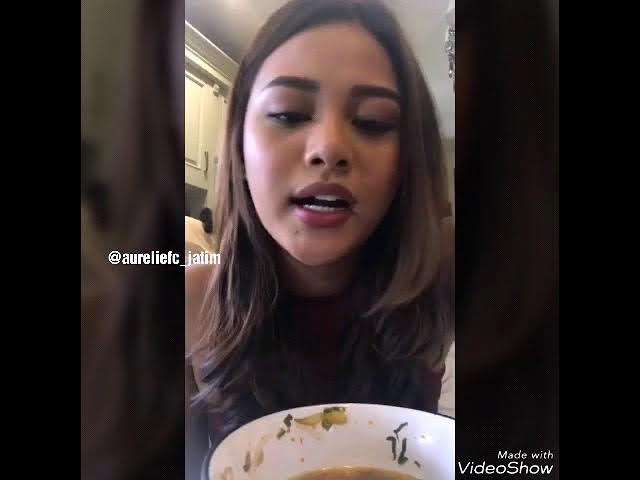 Aurelie hermansyah live sambil makan bakso background