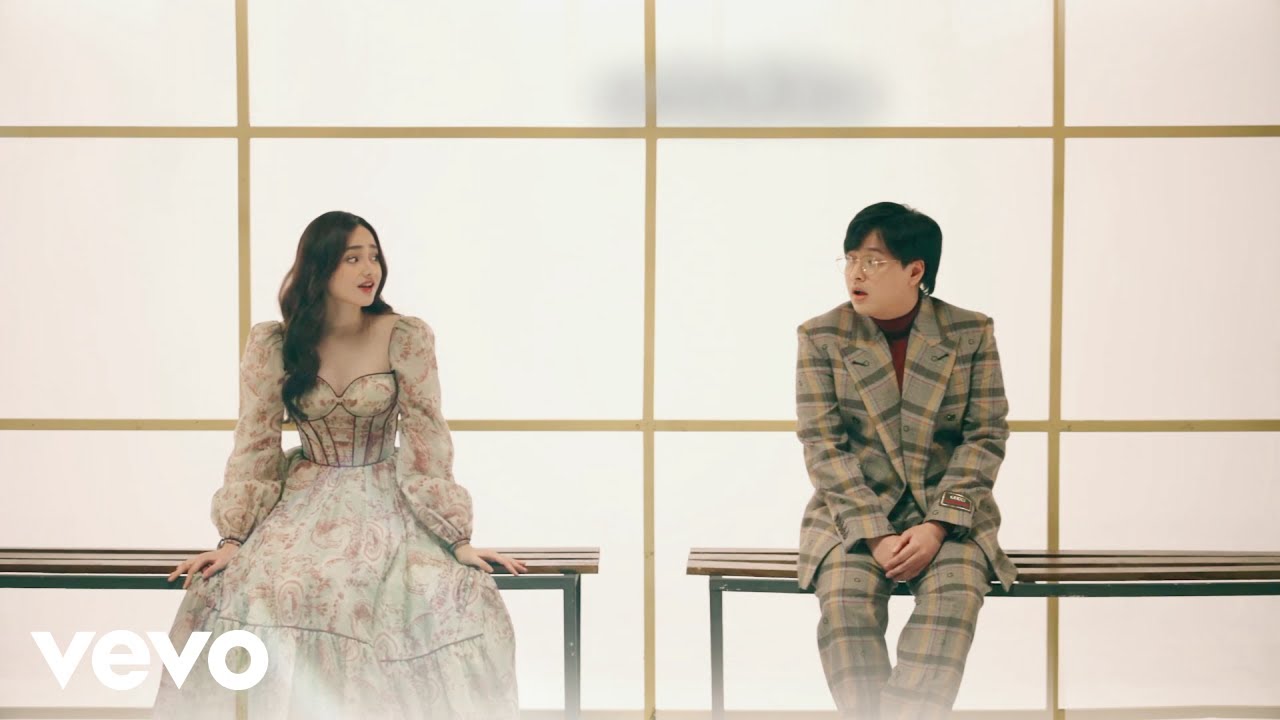Arsy Widianto, Syifa Hadju - Cinta Terakhirku (Official Lyric Video) background