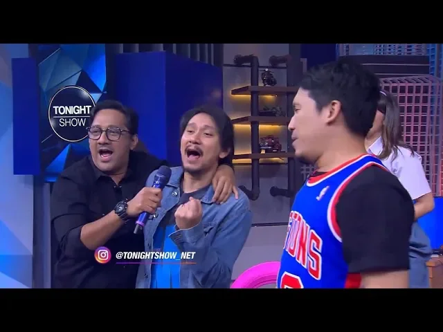 Studio Jadi Meriah Ada Band Legendaris Manggung background