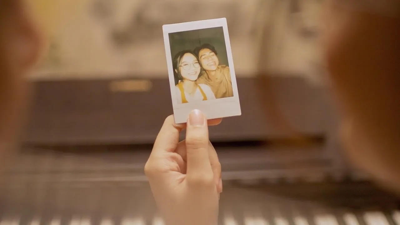 Akhir Tak Bahagia - Misellia (Official Music Video) background