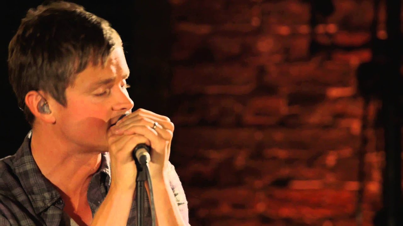 Keane - Somewhere Only We Know (Live At The Hub, Roundhouse Studios, London / 2013) background