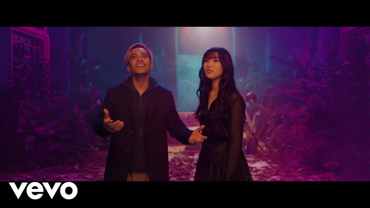 Gamaliél, Isyana Sarasvati - A Whole New World (From "Aladdin"/Official Video) background