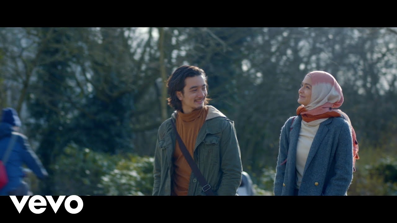 Brisia Jodie - Tabu (Original Soundtrack Merindu Cahaya de Amstel) background