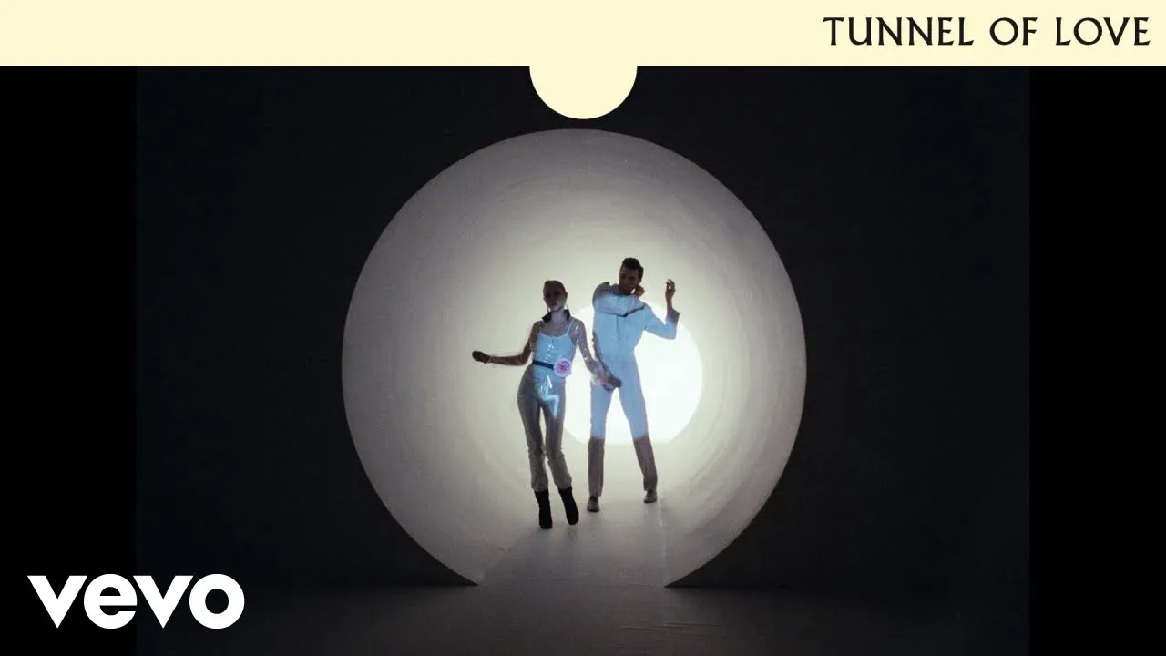Dire Straits - Tunnel Of Love (Official Music Video) background