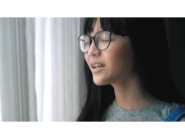 Bruno Mars - Versace On The Floor (Fahri ilyas & Misellia ikwan cover) background
