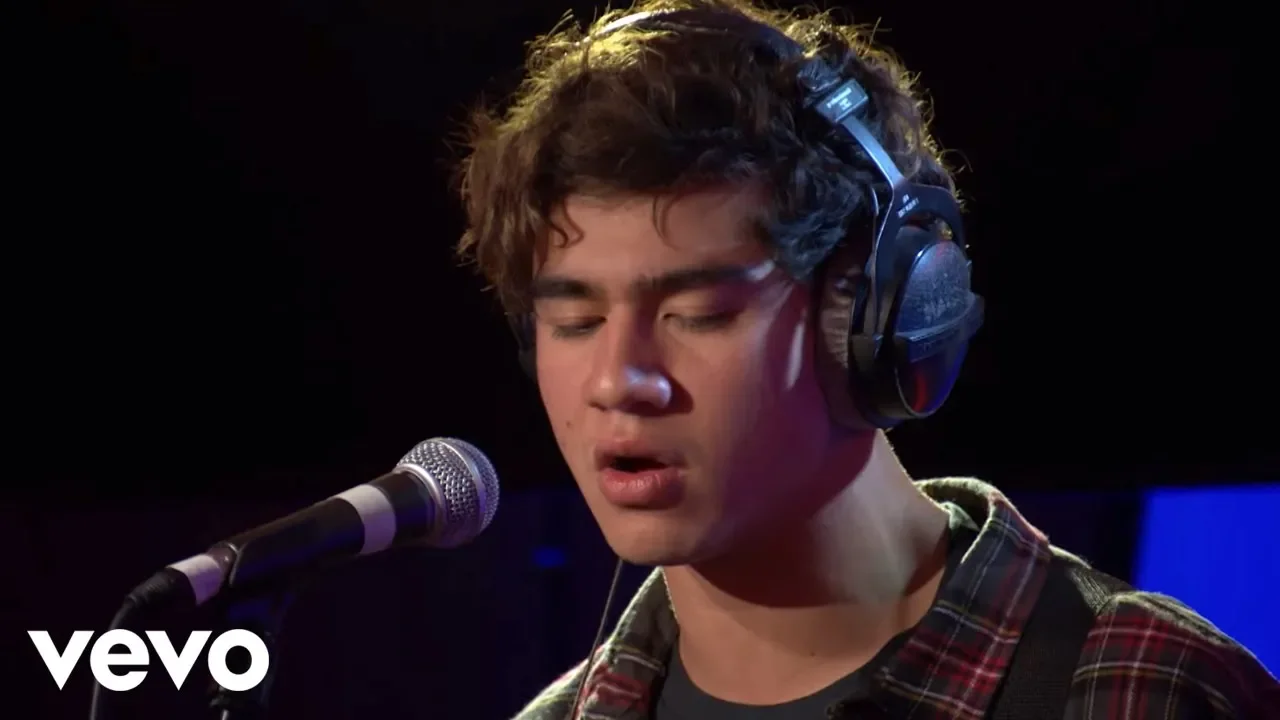 5 Seconds of Summer - Drown (Bring Me The Horizon cover in the Live Lounge) background
