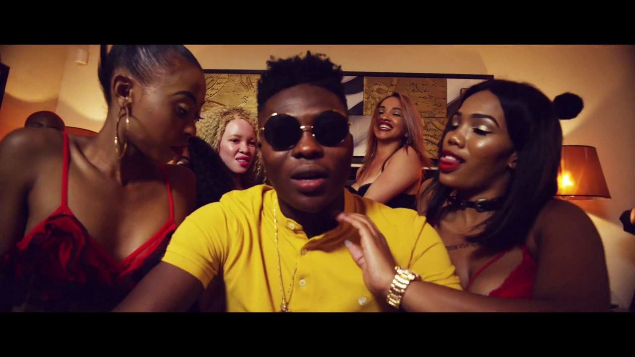 Reekado Banks - Pull Up ( Official Music Video ) backdrop