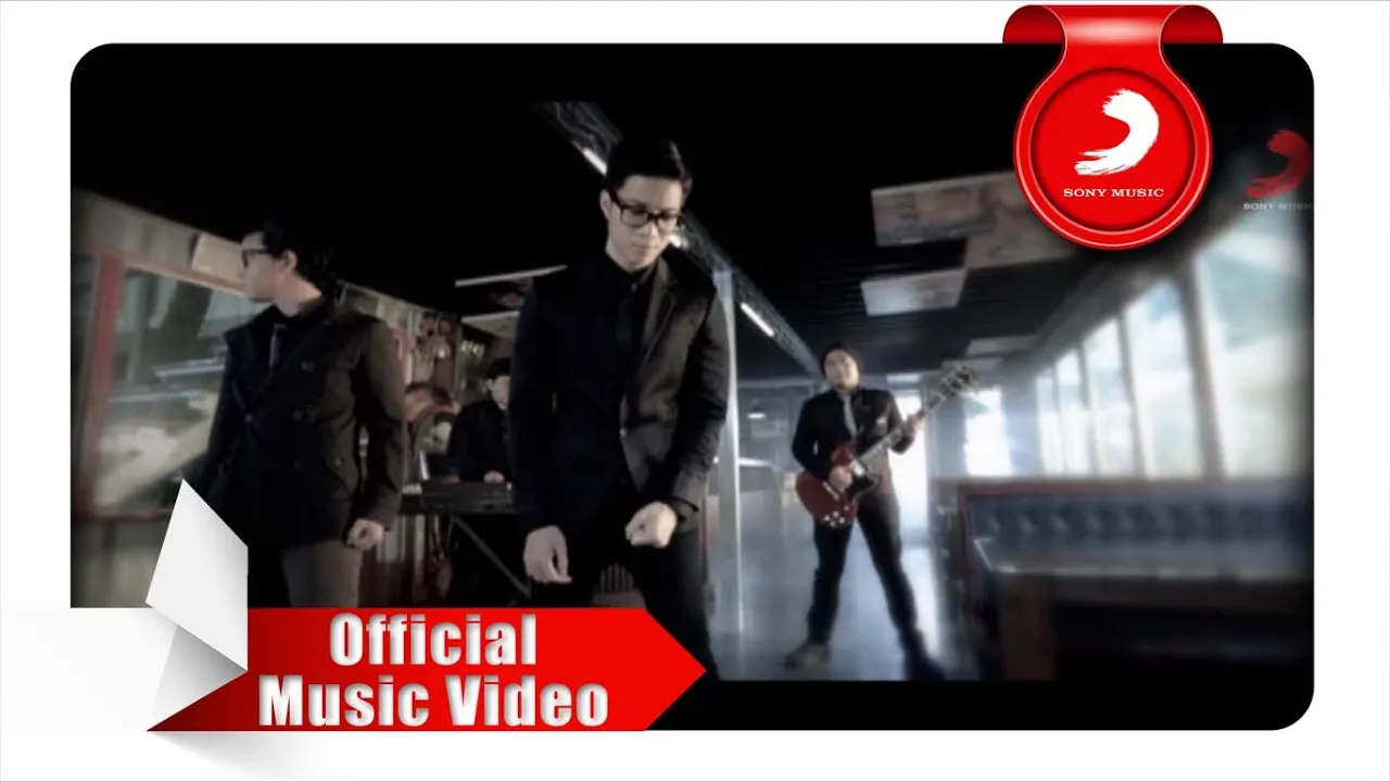 Yovie & Nuno - Sakit Hati (Official Music Video) background