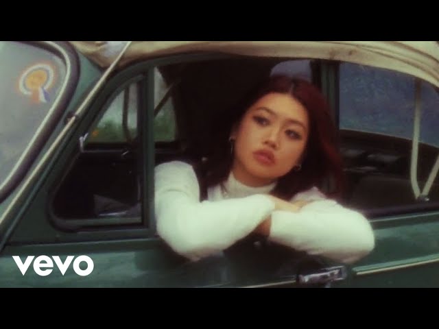beabadoobee - Dance with Me (Official Video) background