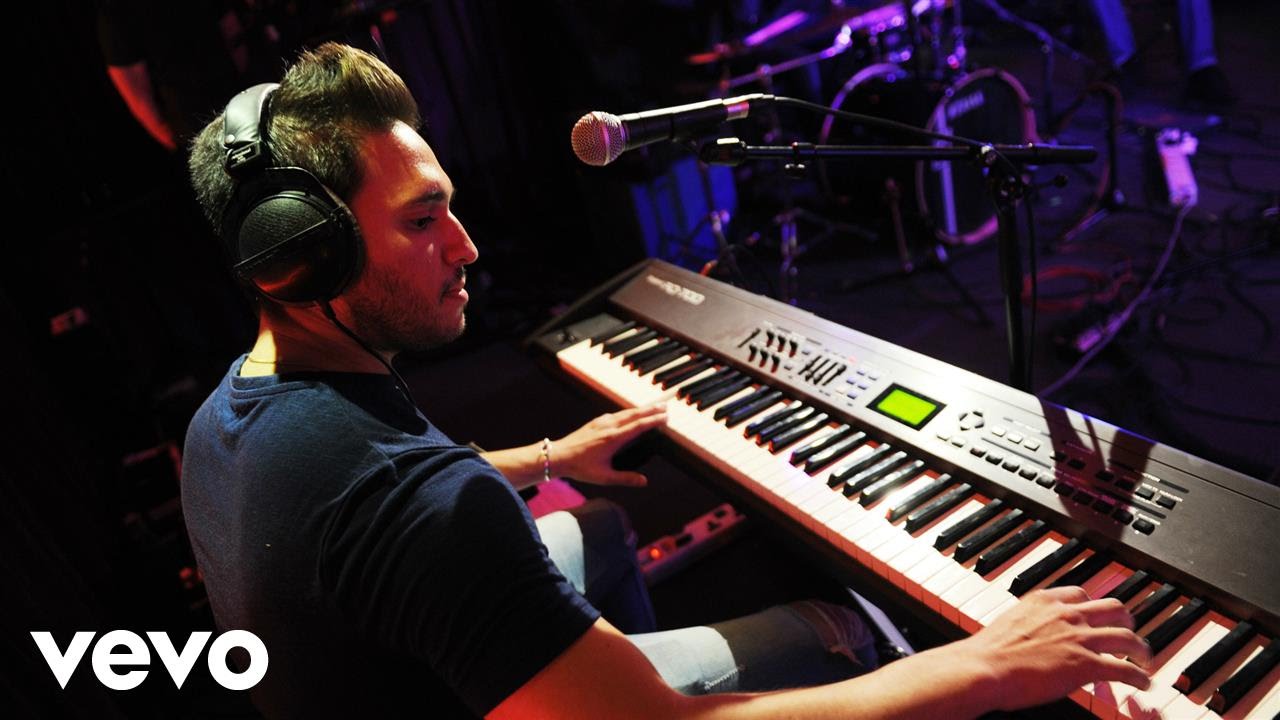Jonas Blue, JP Cooper - Perfect Strangers in the Live Lounge background