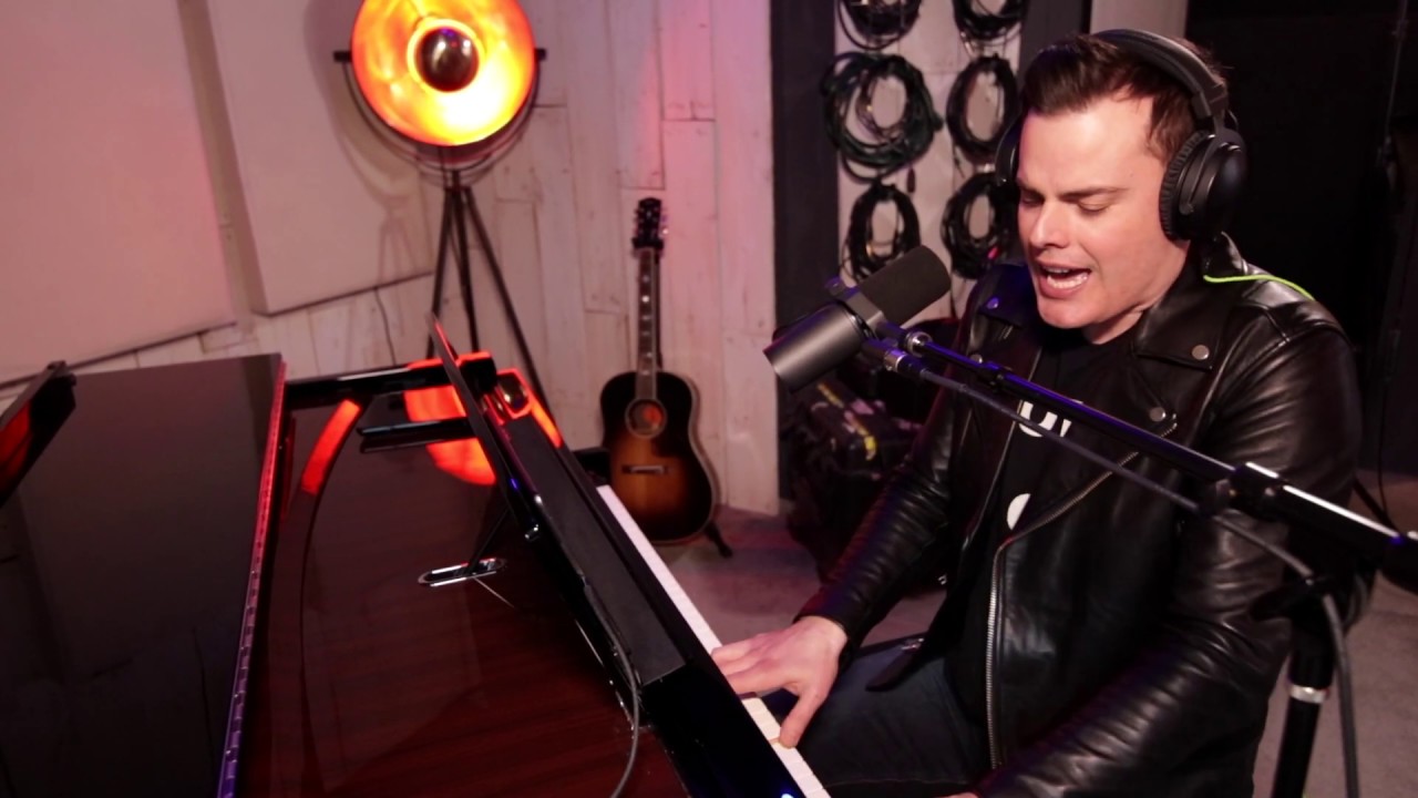 Killer Queen - Marc Martel (one-take) background